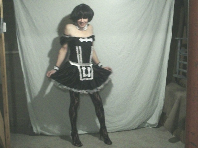 dennagirl in french maid outfit (1/5)