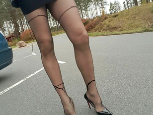 Crossdresser Slut Sandy Shows Super Sexy Legs